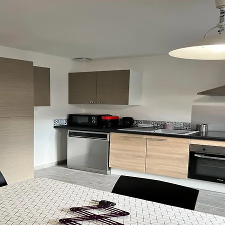 Apartment In Sedan Near Chateau Fort شقة *