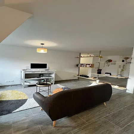 Apartment In Sedan Near Chateau Fort سيدا