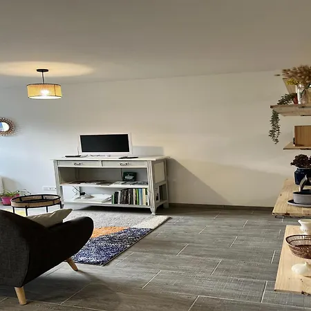 Apartment In Sedan Near Chateau Fort شقة
