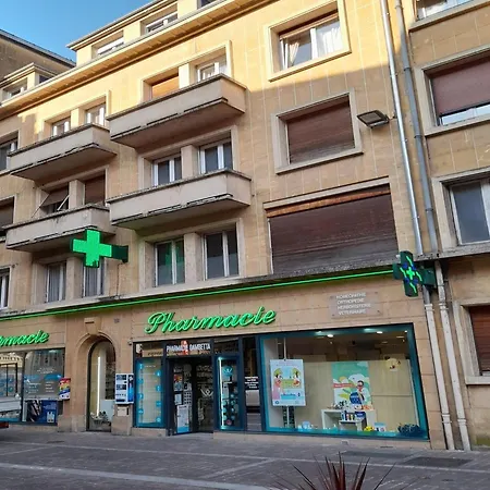 Renovated In The Centre Of Apartment *